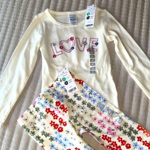 Brand new never worn girls long sleeve flower outfit size 3T